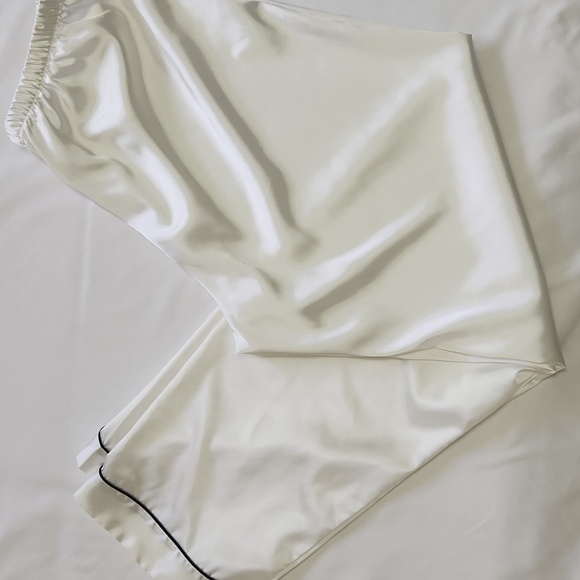 2 pack Elegant Satin Pajama Set for Women Size Small - Picture 11 of 11